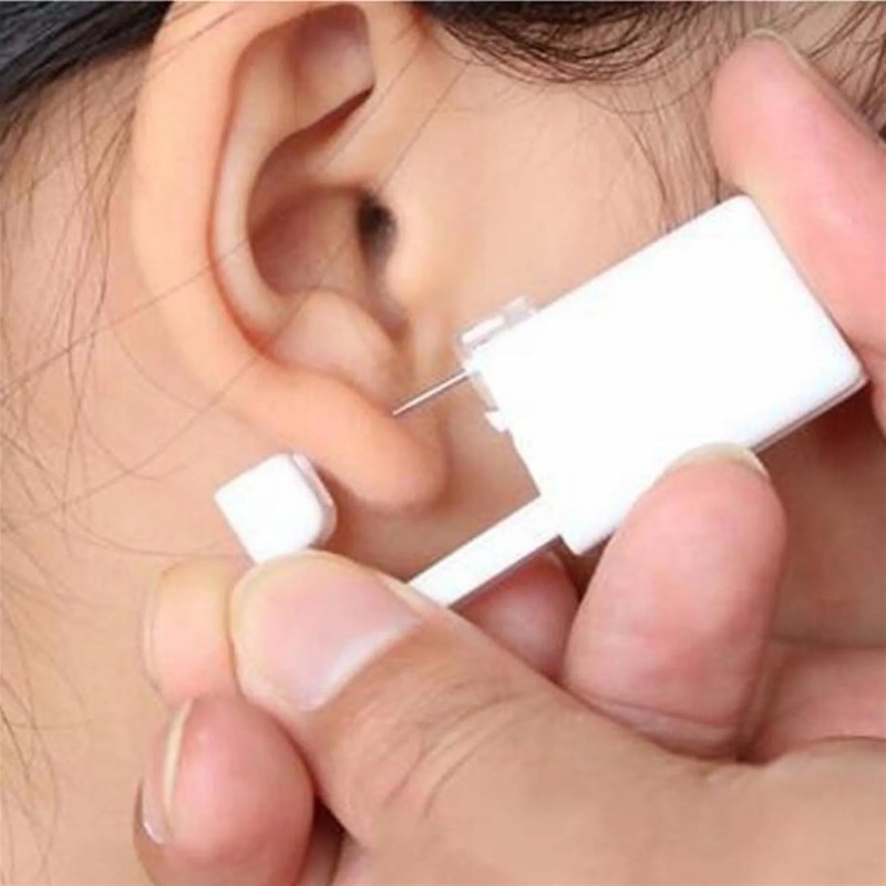 Body Jewelry Kit - ชุดเจาะหูแบบใช้แล้วทิ้งขนาด 4 มม. ปลอดเชื้อ พร้อมปืนเจาะกระดูกอ่อน แทรกซัส